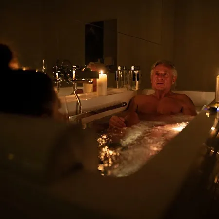 Sensual Luxury Private Jacuzzi & Sauna For Couples 아파트