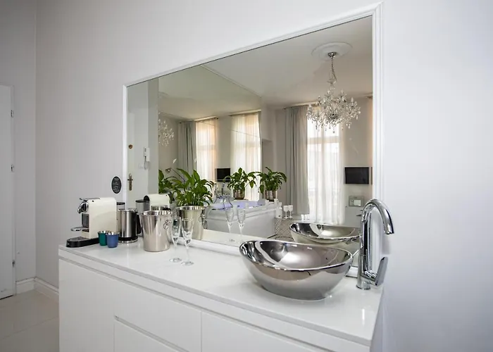 Sensual Luxury Private Jacuzzi & Sauna For Couples Apartment *