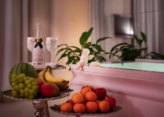 Sensual Luxury Private Jacuzzi & Sauna For Couples Apartment Posen