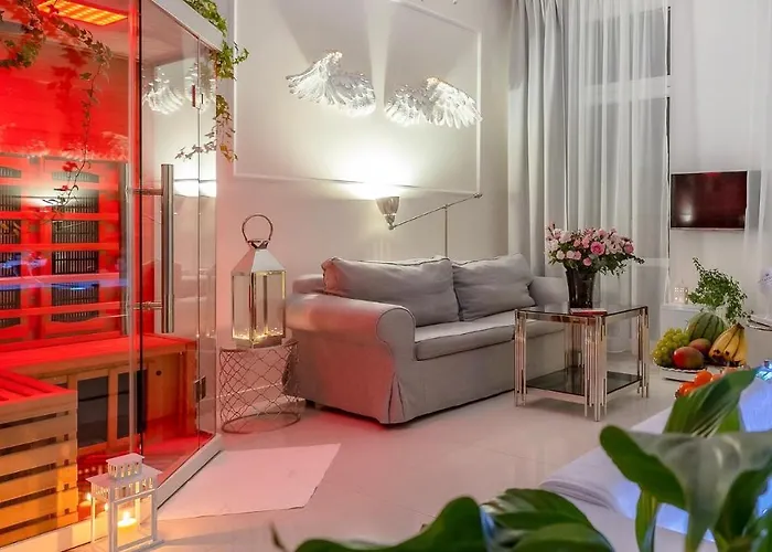 Sensual Luxury Private Jacuzzi & Sauna For Couples