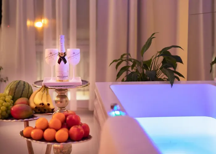 Sensual Luxury Private Jacuzzi & Sauna For Couples Apartament *