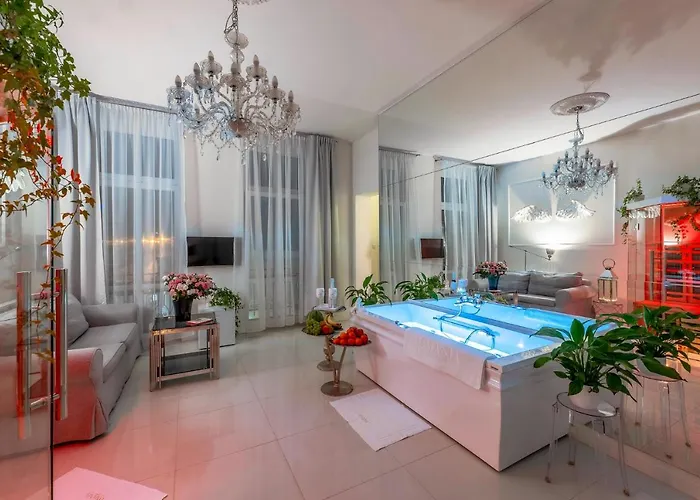 Sensual Luxury Private Jacuzzi & Sauna For Couples Apartment