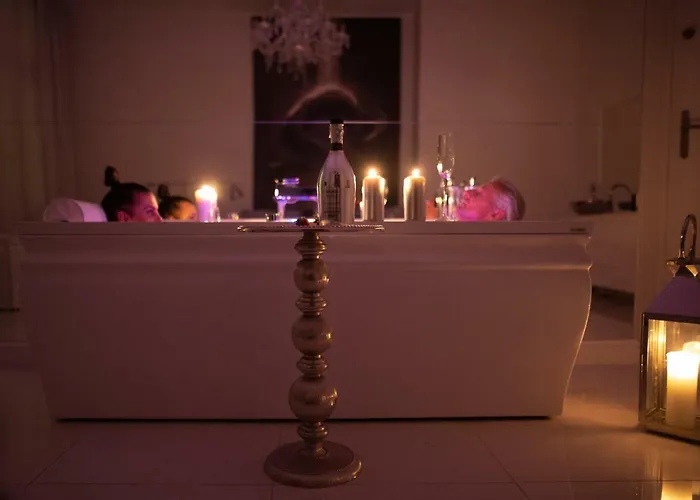 Apartment Sensual Luxury Private Jacuzzi & Sauna For Couples